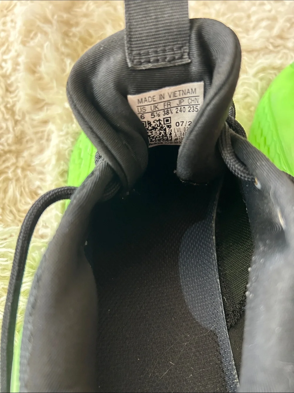 Anthony Edward’s basketball shoes size 6
